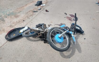 San Jaime: Un motociclista fue hospitalizado tras chocar con una trafic.